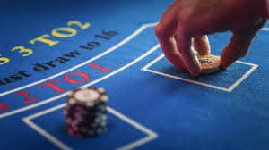 keluaran oregon live dealer roulette table with chat panel interface